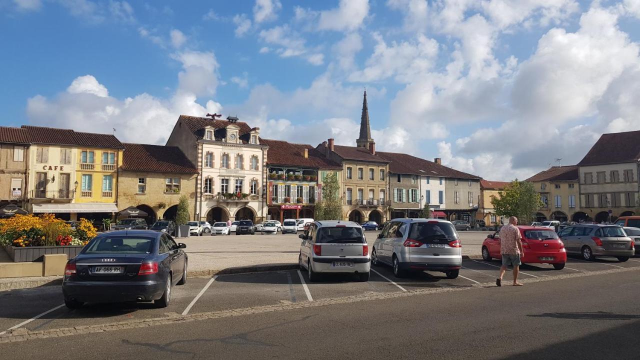 Ferienwohnung Le Peyroutet Cazaux-Villecomtal Exterior foto